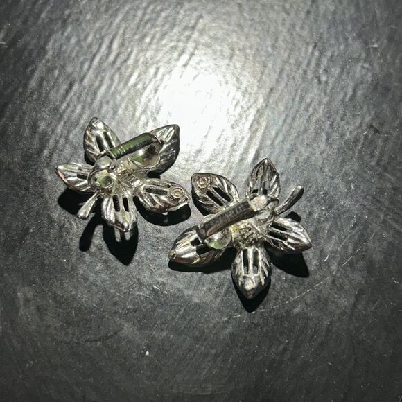 Vintage 1" Sarah Coventry Signed Silver Tone Leaf Clip-On Earrings - Picture 3 of 4